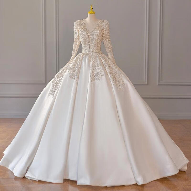 法式婚纱礼服2024新款夏新娘长袖重工v领缎面质感宫廷主婚纱 拖尾款