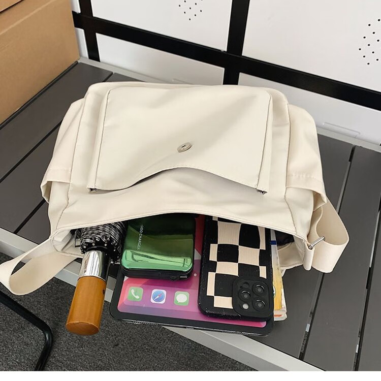 ins大学生上课斜挎包休闲背包单肩包女日系原宿包包复古邮差包男 米白