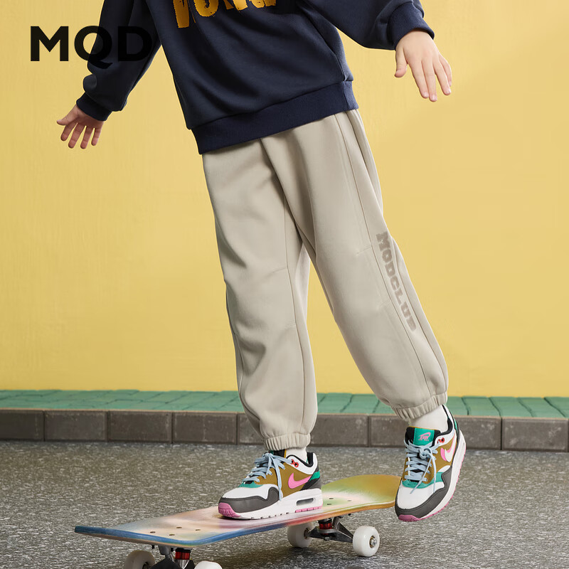 马骑顿（MQD）男童25春学院风潮酷休闲运动百搭束脚卫裤针织裤 米灰色 150