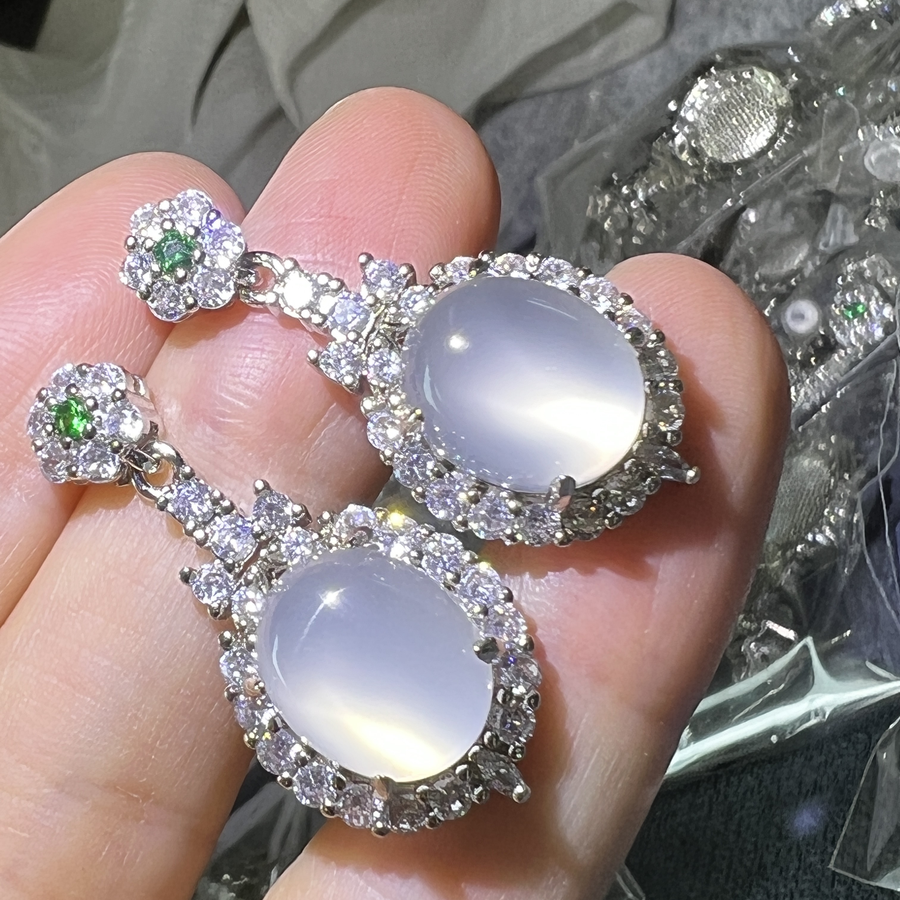 碧允新款特惠天然起光马达加斯加白蛋面耳环简约耳坠女媲美翡翠