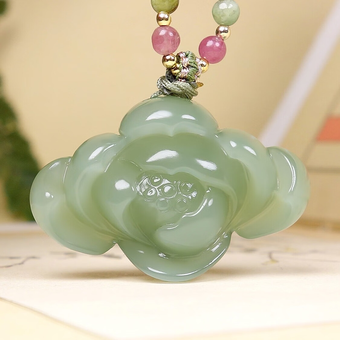 左氏0720花开富贵大师手雕和田青玉莲花吊坠女款招财转运玉石挂件