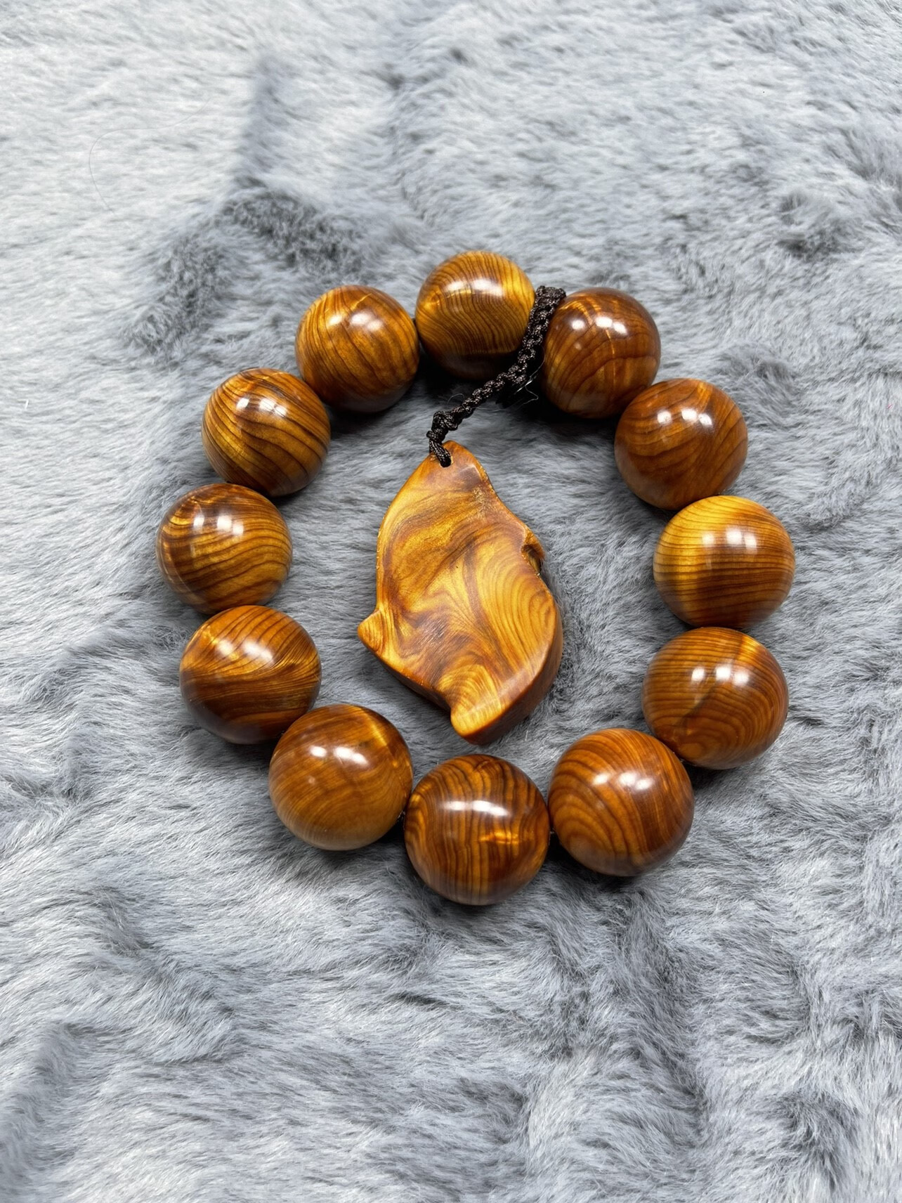 嘉妮亚蒂太行崖柏高油高密2.0黑油骨料闪电水波纹单圈文玩手串