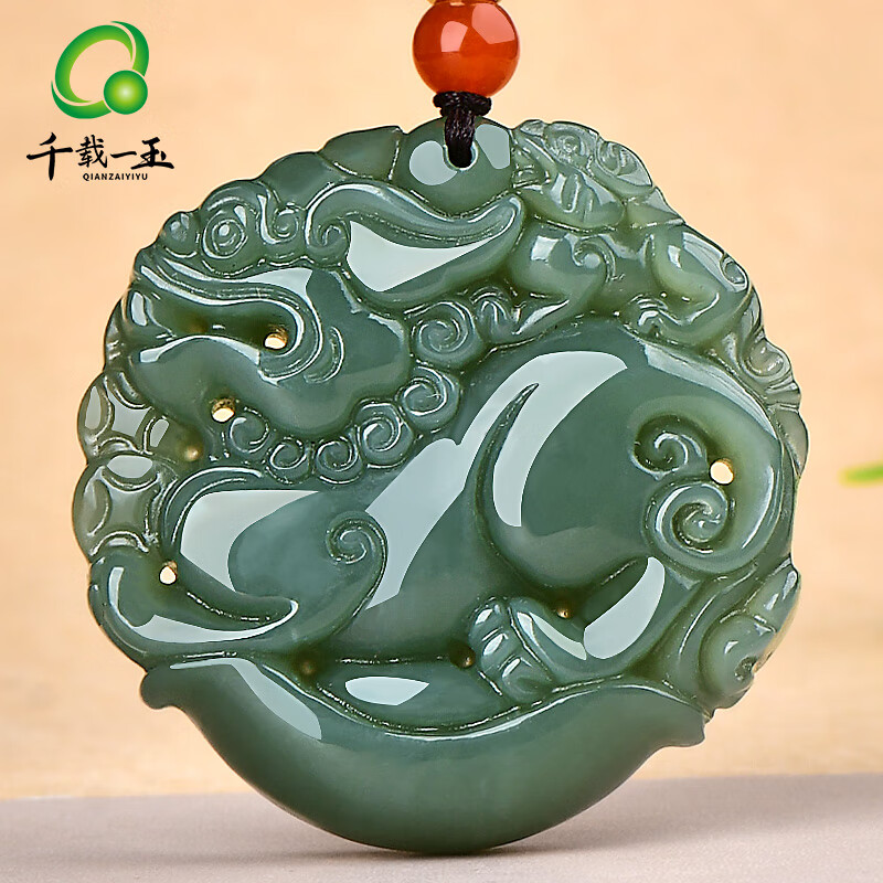 千载一玉和田玉貔貅吊坠 男女款玉貔貅玉吊坠 貔貅玉器挂件 玉石貔貅玉坠 款八深色貔貅牌 QZM5031i