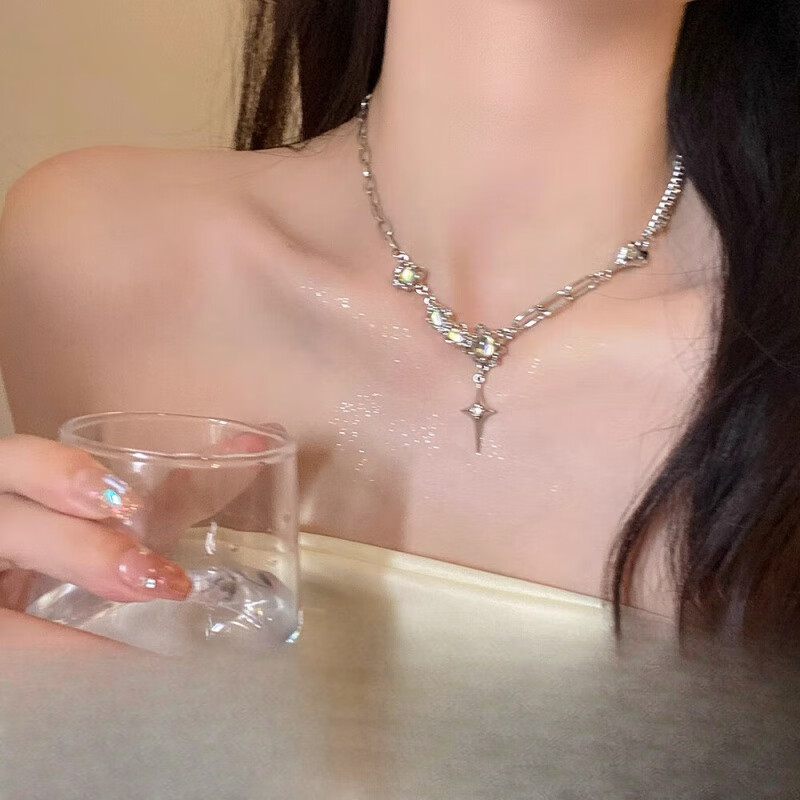 DL 1998胖東來品質(zhì)歐泊石項(xiàng)鏈歐泊月光石鈦鋼女夏輕奢小眾設(shè)計(jì)感鎖骨鏈潮 月光石十字架項(xiàng)鏈