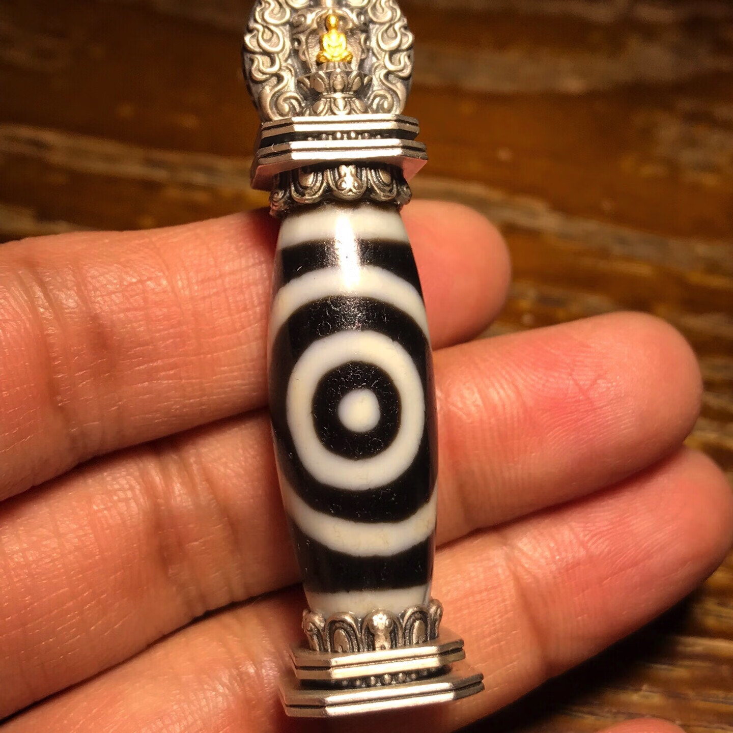 西藏银镶嵌黑白至纯天珠星辰两眼阿弥陀佛项链玛瑙吊坠男女款