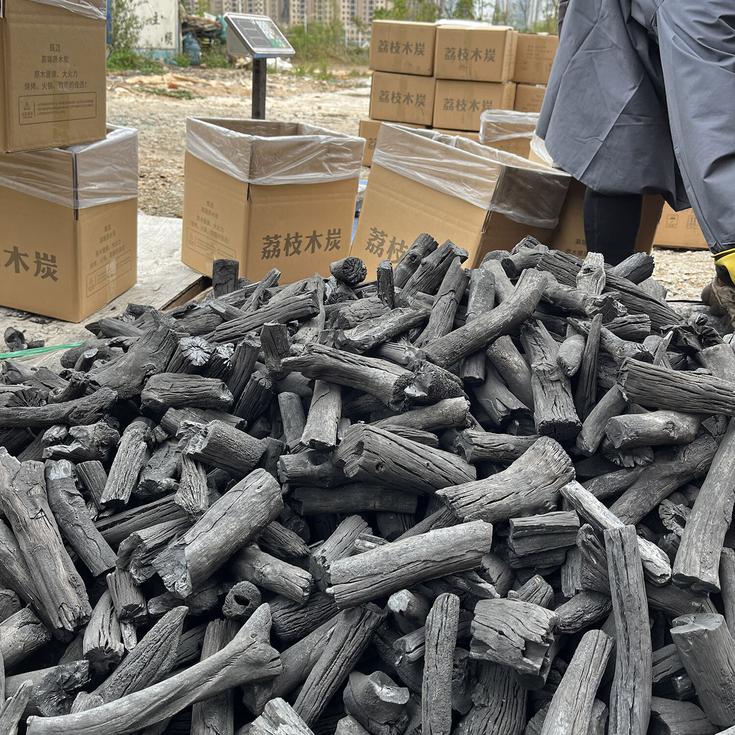 烧烤炭木炭无烟围炉煮茶烤火取暖铜火锅烤火炉荔枝苹果梨木原木炭 精选小块荔枝炭（ 易点燃，适合小炉） 9.5斤（含箱）