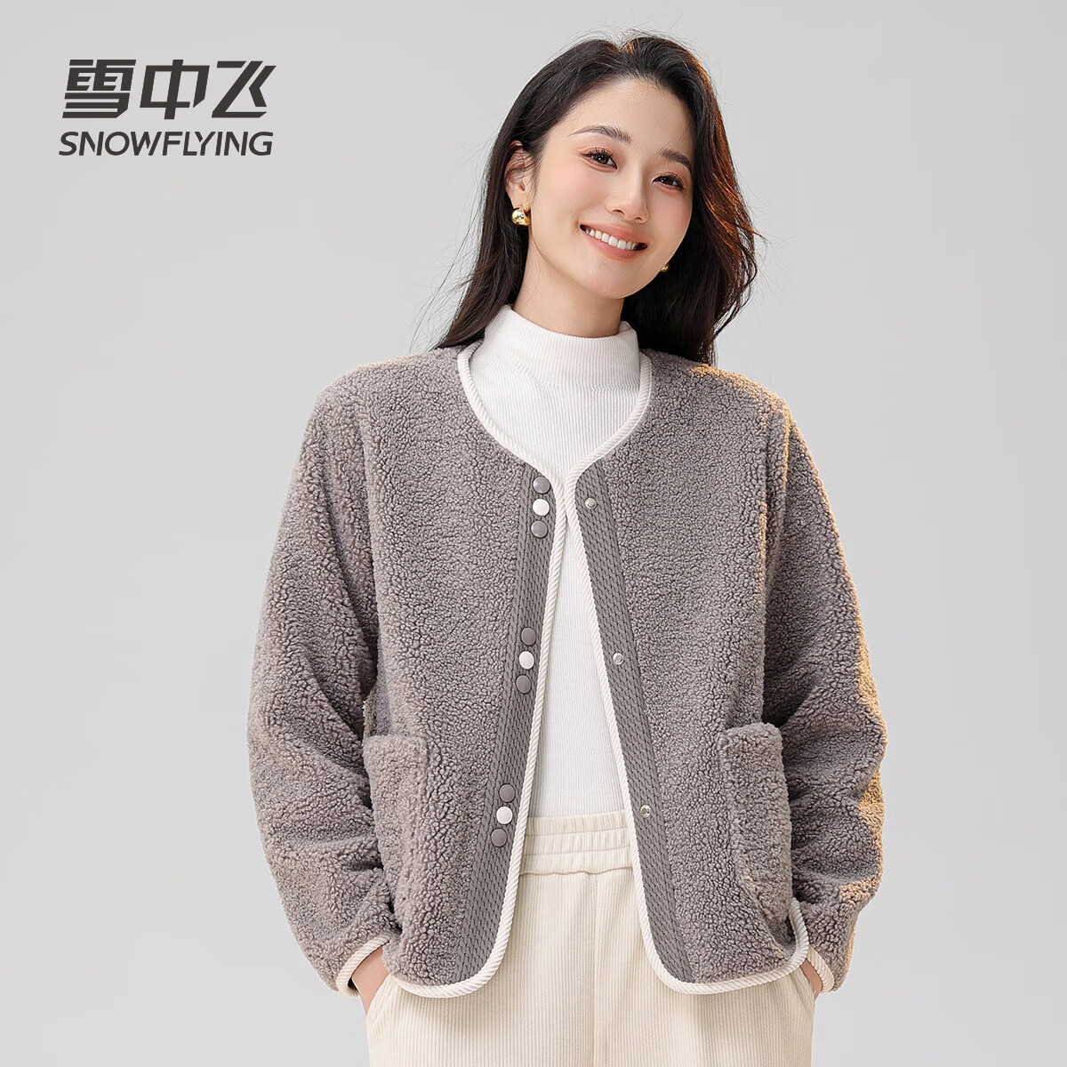 雪中飞（SNOWFLYING）小香风外套女短款摇粒绒仿羊羔毛无领上衣 浅灰 XL