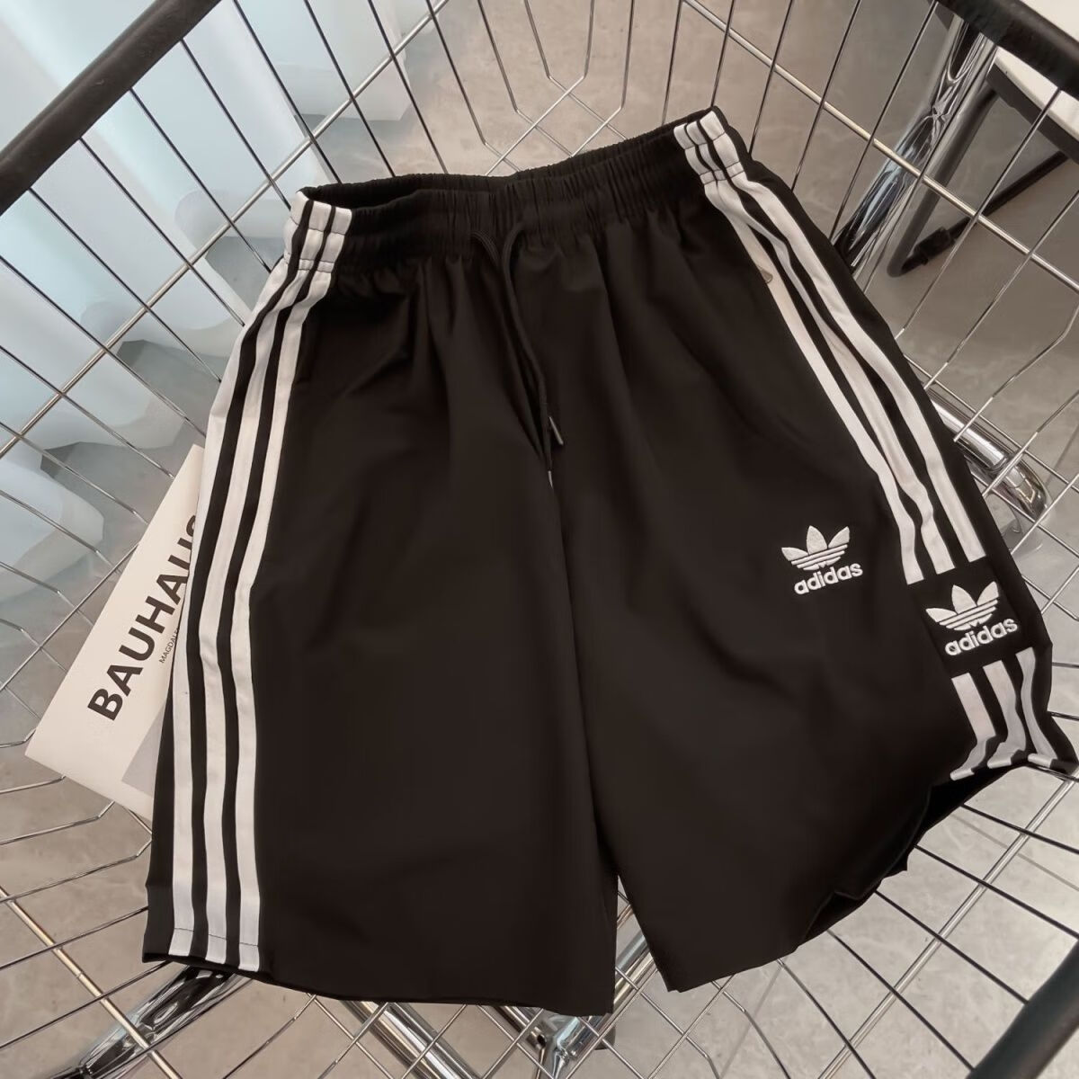 阿迪达斯 (adidas)三叶草短裤男女同款宽松透气三条杠情侣刺绣 顶级