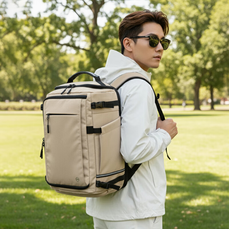 1号会员店（One's Member）时尚多功能运动背包商务旅行双肩包扩容健身学生书包 浅卡其