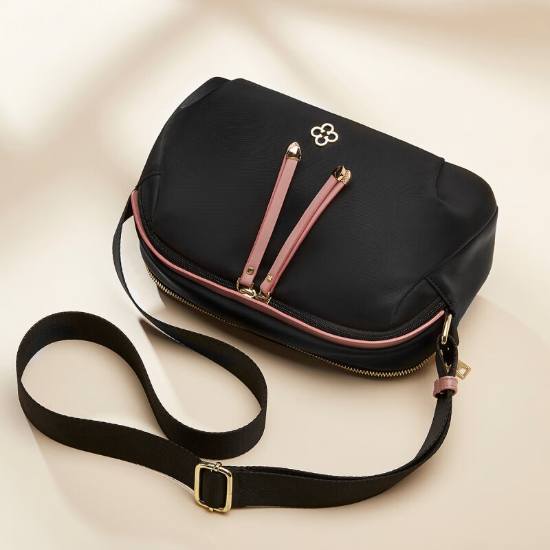 新款牛津布斜挎包休闲百搭单肩包尼龙收纳流苏爱心小包 黑色 粉丝流苏