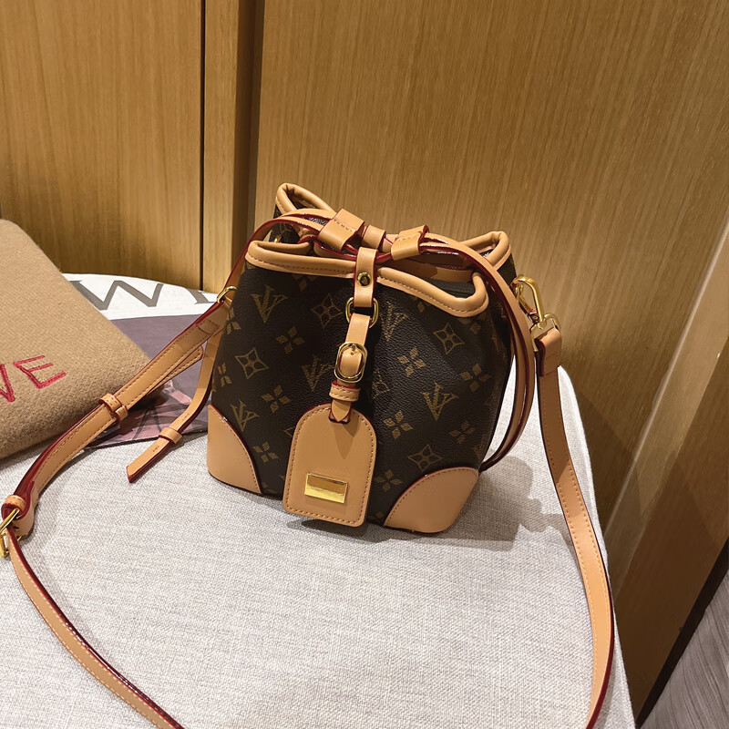 chaseng&keithck女包斜挎水桶包女2024新款潮超火通勤质感小众老花单