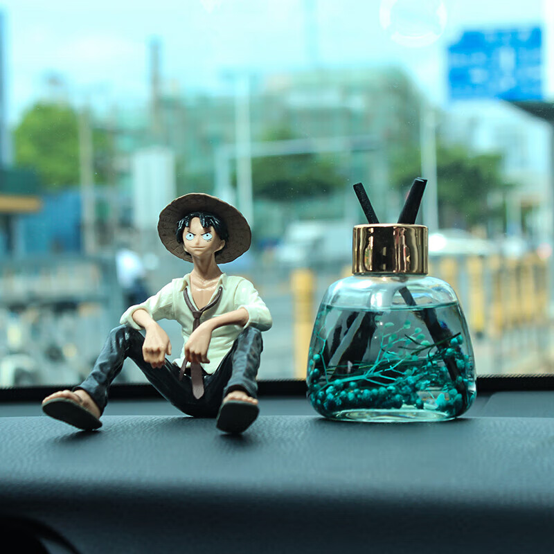 屋本汽车摆件雪乃路飞动漫手办车载车内饰品香水座摆 白路飞 邂逅