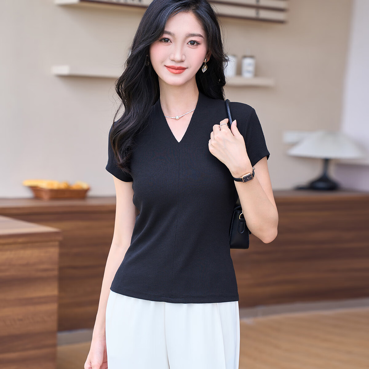 米思阳2024夏季新款时尚简约T恤显瘦纯色小个子V领上衣女2452 黑色 2XL