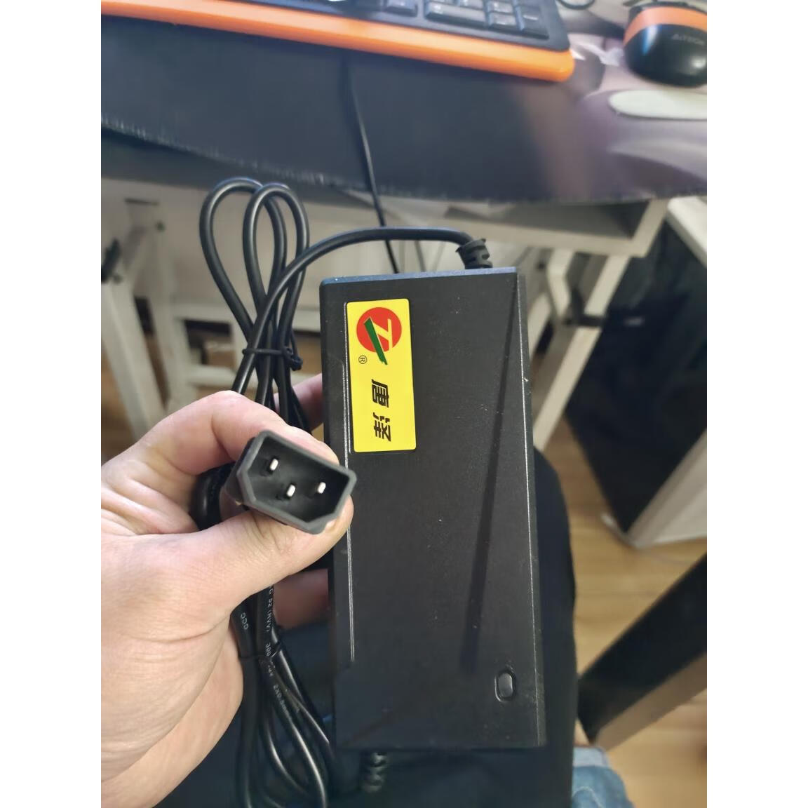 哈啰出行唐泽棒途电动车新国标小公头铅酸充电器原装48v12a三竖 48伏
