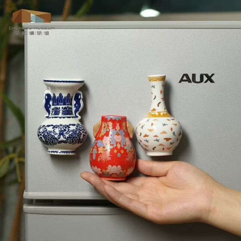 成都博物馆 馆藏陶瓷文物复刻冰箱贴 博物馆文创礼品成都纪念品 青花缠枝莲纹双耳瓶冰箱贴