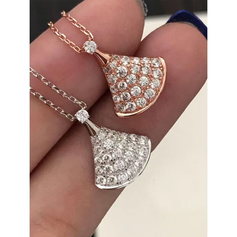 泽彩小裙子项链18k金满钻18K玫瑰金女 白贝母红玉髓扇子锁 玫瑰金