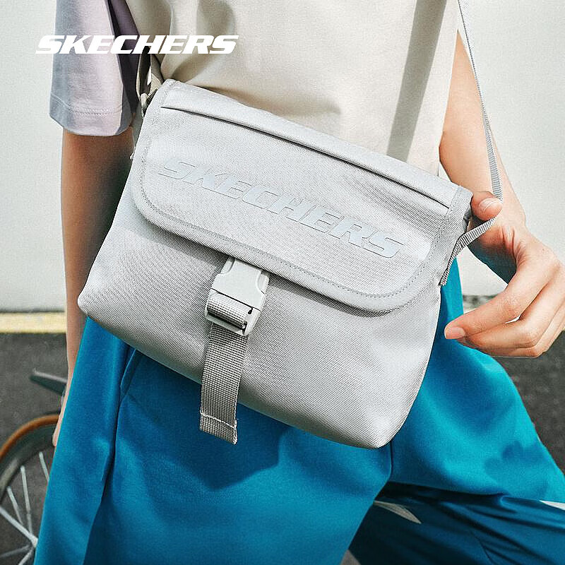 斯凯奇（Skechers）小型邮差包2025新款单肩斜挎包休闲防泼水通勤百搭 月球灰/00MV 均码