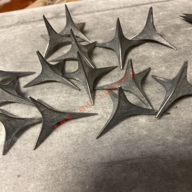 三角钉不倒钉24小时发货铁蒺藜三角钉超尖四角不倒钉围院墙钢刺钉 2.