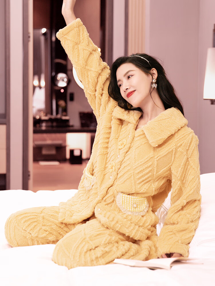 玛伦萨（manza）法兰绒保暖睡衣女秋冬新款提花肌理翻领加绒加厚家居服套装 米黄 M