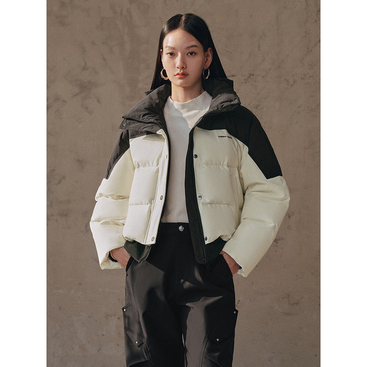 太平鳥女裝羽絨服短款撞色女立領(lǐng)時尚保暖防風(fēng)面包服外套 白色 M