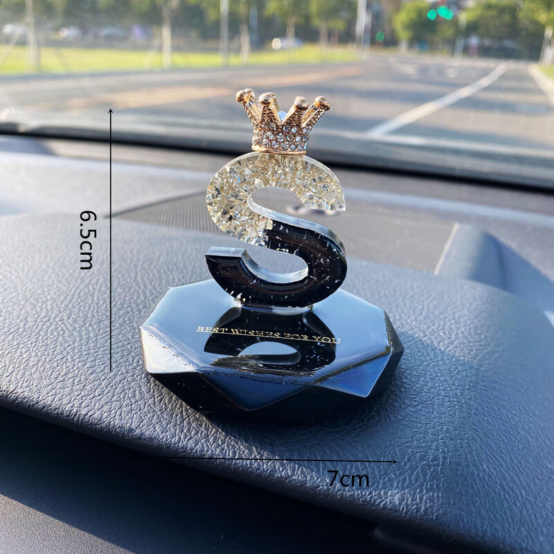 馨悠洁简约ins风字母摆台创意情侣黑色汽车摆件车载个性中控台装饰