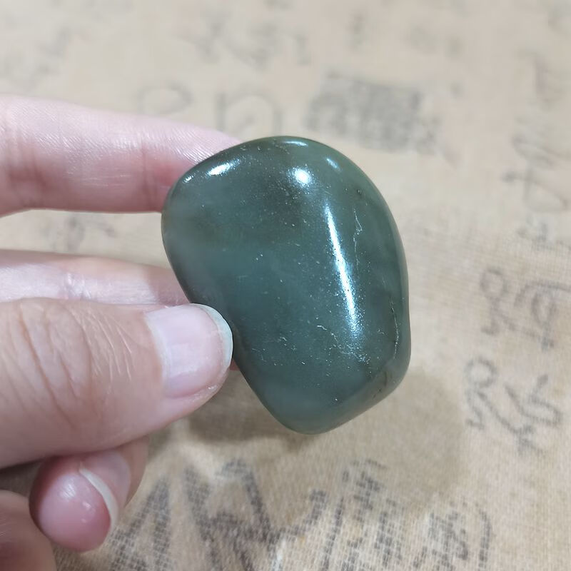 随峰和田玉38g沙枣青青玉籽料原石翠色 毛孔清晰吊坠挂坠油润