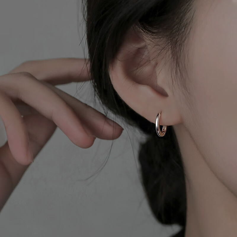 ڲǼԼŮʿ߼гٴŮ ɫ۶Ȧ