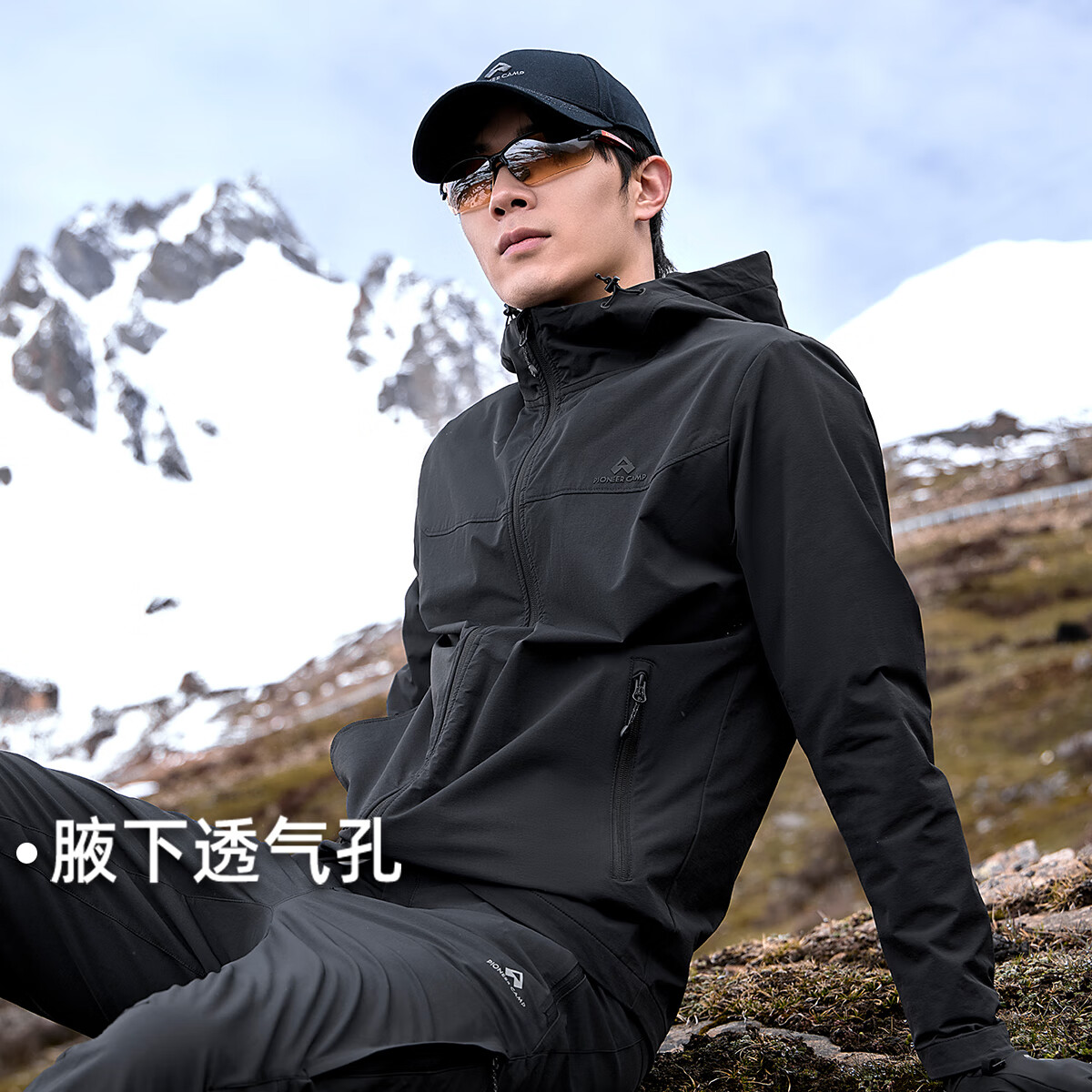 拓路者【海豹薄款】夹克外套男三防秋季连帽休闲宽松户外防风软壳衣团购 黑色 L