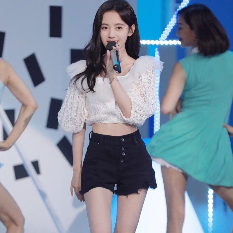 桐崎鞠婧祎同款衣服漏洞牛仔短裤女热裤宽松显瘦外穿2023年夏新款辣妹