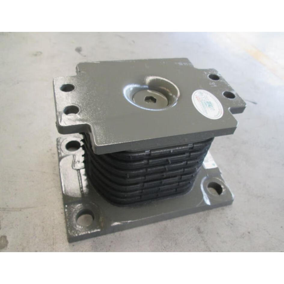 语森忆重汽豪沃军车howo豪瀚汕德卡金王子t7h橡胶支座钢板座胶墩总成