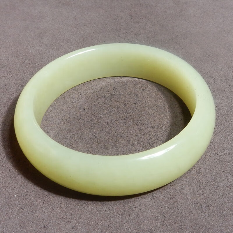 随峰和田玉新疆若羌黄口料细腻油润内径58mm女士正装手镯子