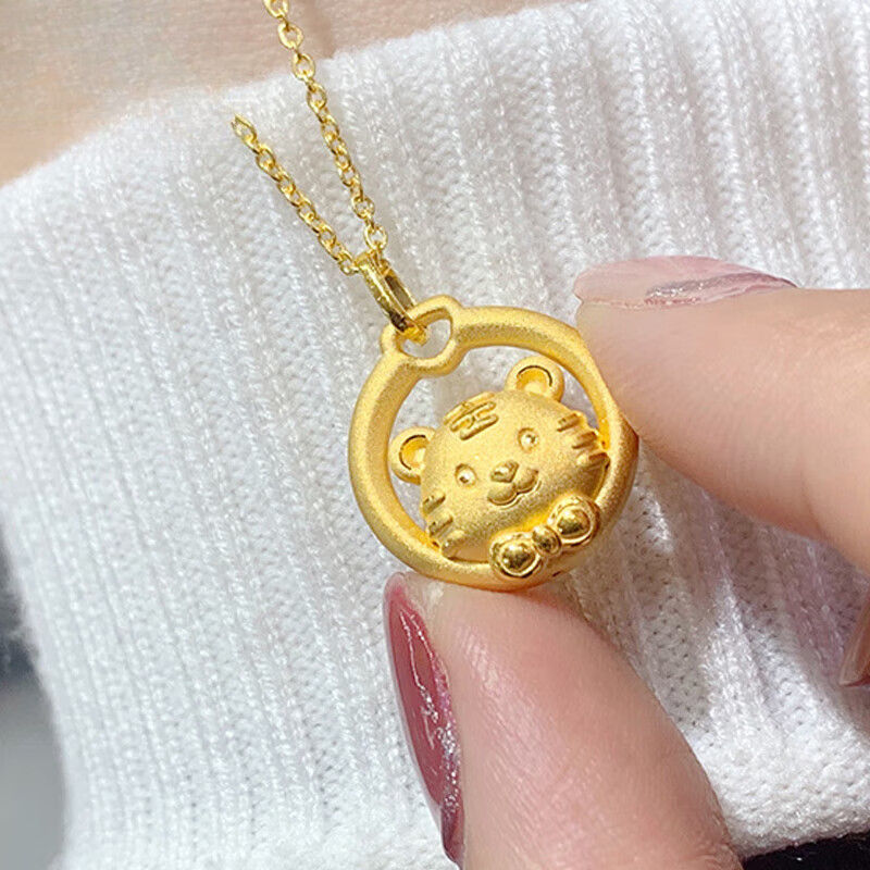 艾凤祥黄金虎吊坠女足金999金虎项链 3d硬金小萌虎本命年生肖小老虎