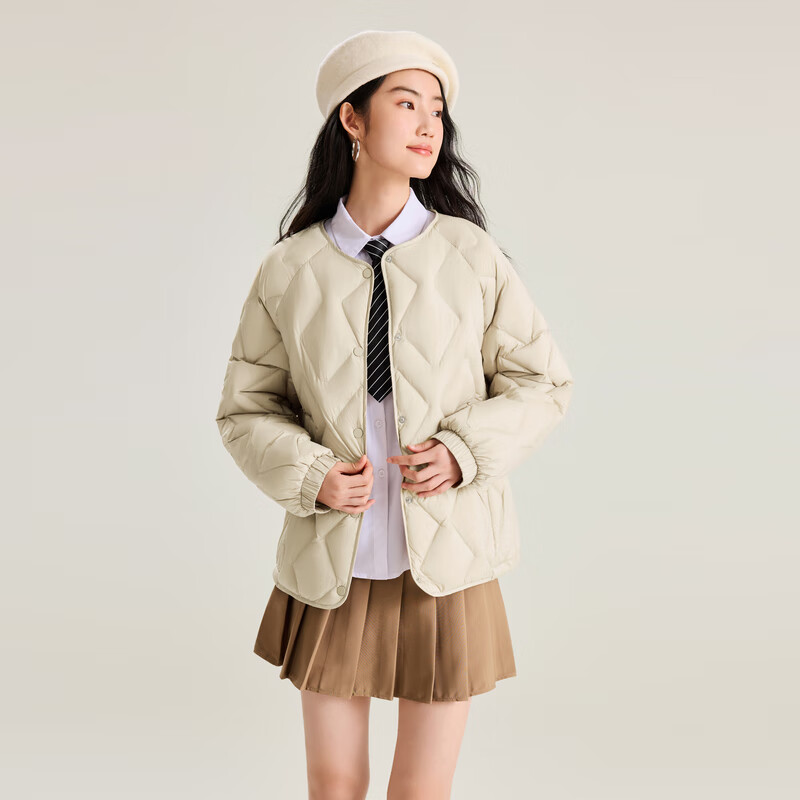 雪中飞新款时尚百搭经典斜插大口袋防风袖口保暖女士短款羽绒服女 奶茶米|7432 S /160/84A