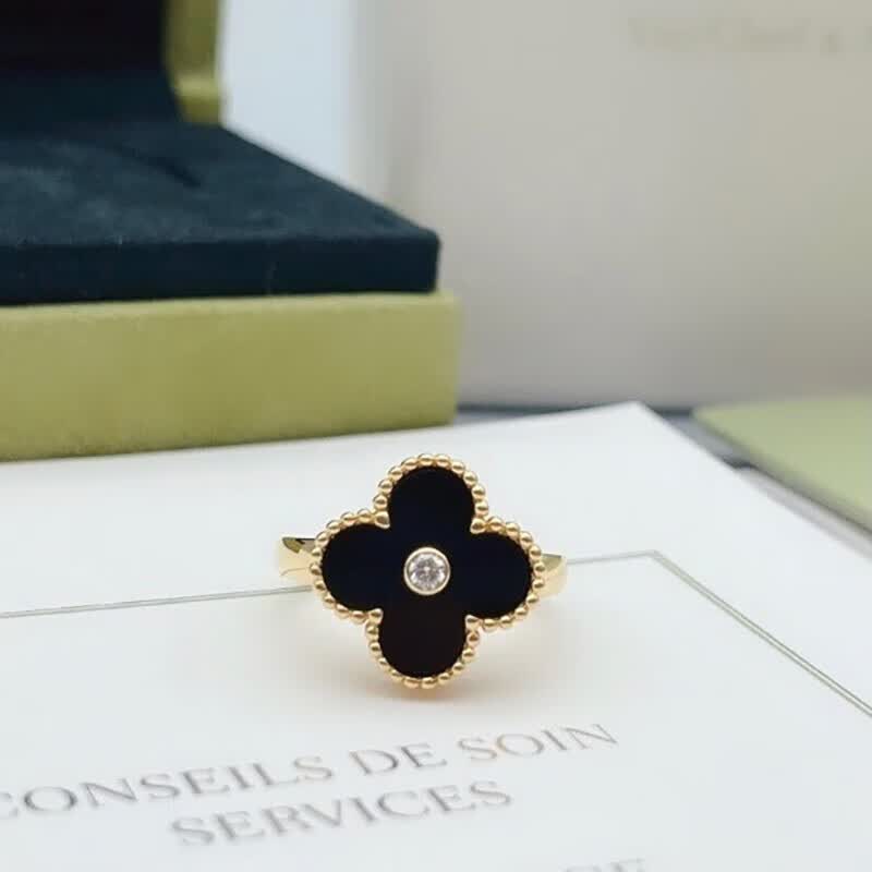 梵克雅宝(van cleef & arpels)梵(v)梵v四叶草戒指黄k金镶嵌缟玛瑙与
