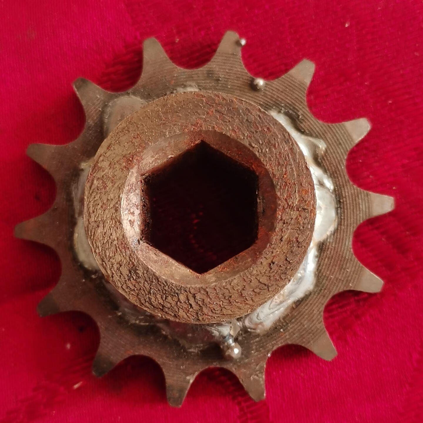 播种机配件428链轮六方孔小麦玉米播种机扒皮机通用四分齿轮链轮 16六