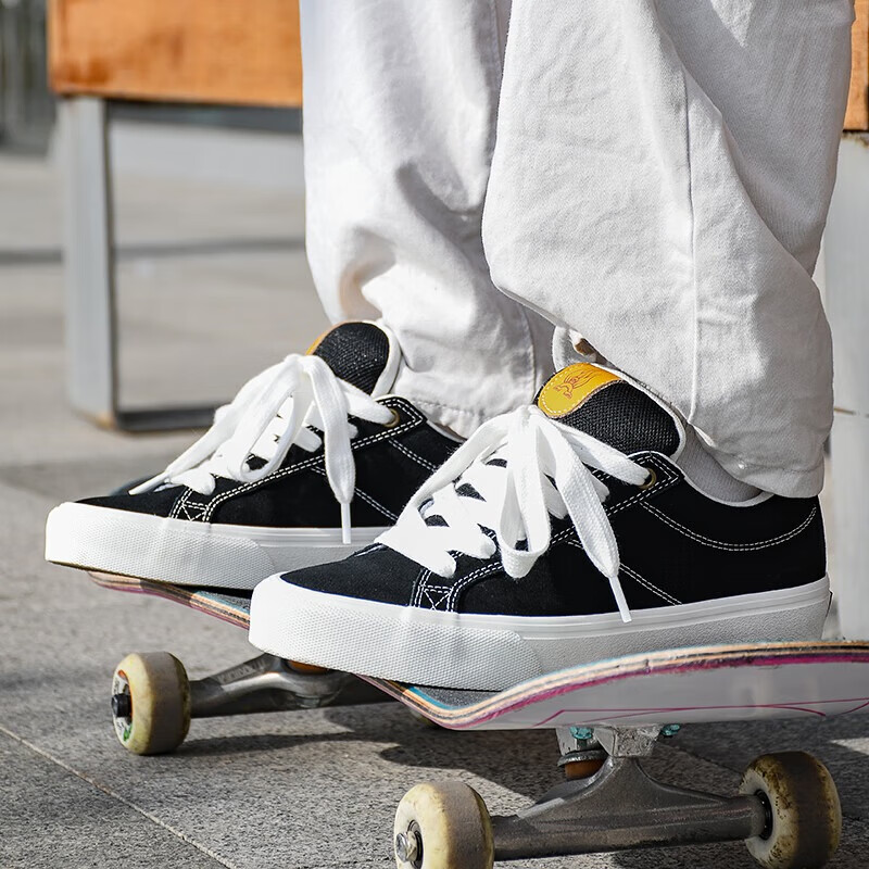 极路客熊系列黑白经典复古加厚面包鞋板鞋运动耐磨男女专业滑板鞋休闲鞋 黑白 42