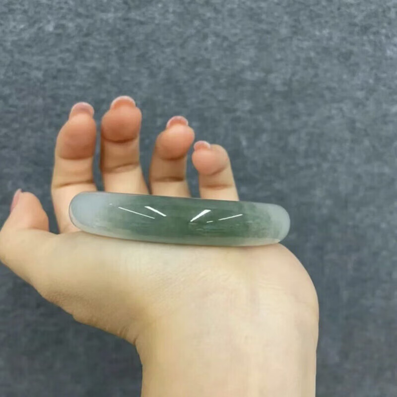 8款翡翠玉镯对比评测轻松选对不踩坑,助你找到最适合的传家美物