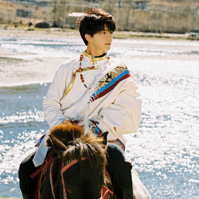 缪百伦  mewbballe藏族服装男冬季藏袍秋冬款白色西藏服饰藏式民族风