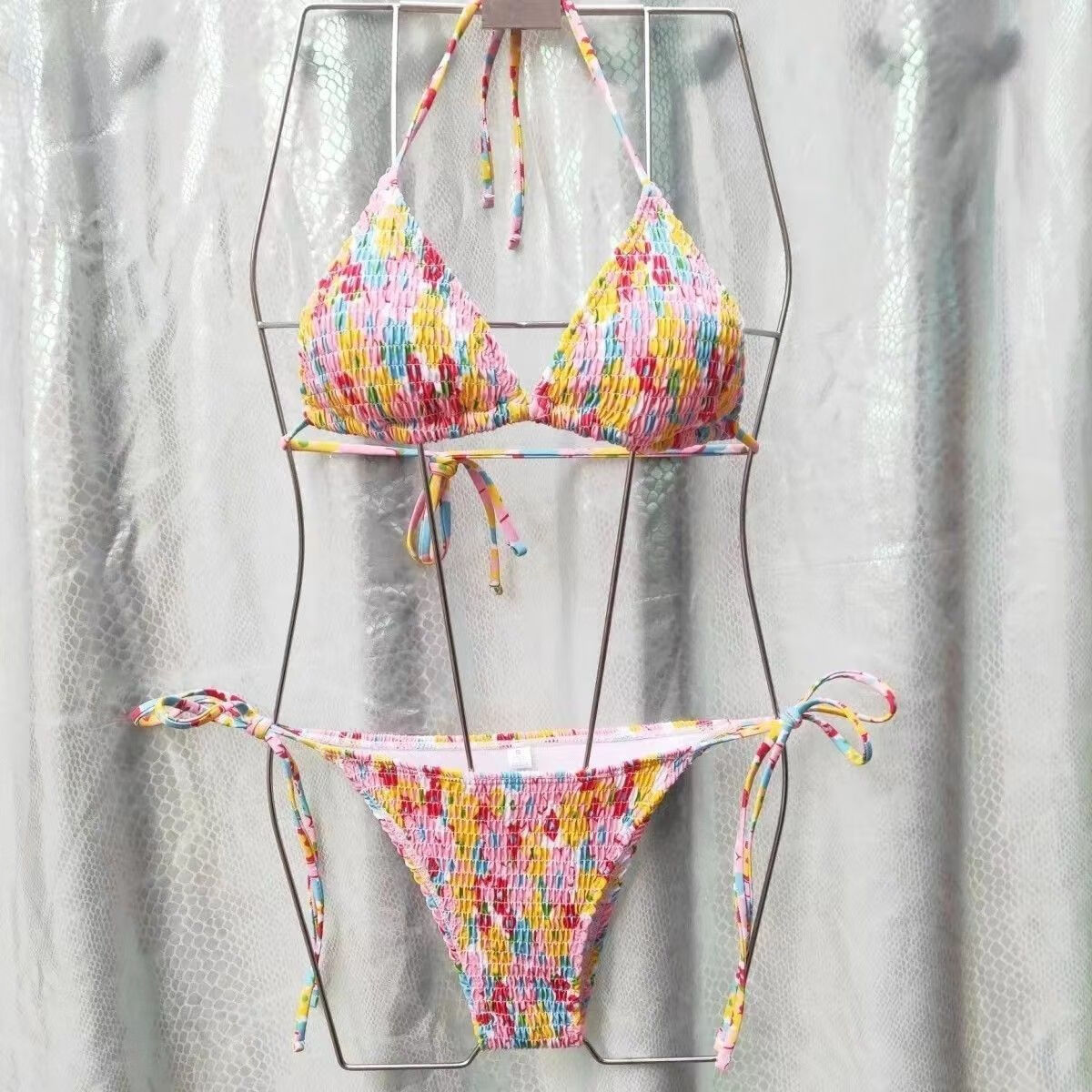 橦舟渡一根线比基尼泳衣女性感胸垫辣妹三点式分体三角ins风 度假温泉