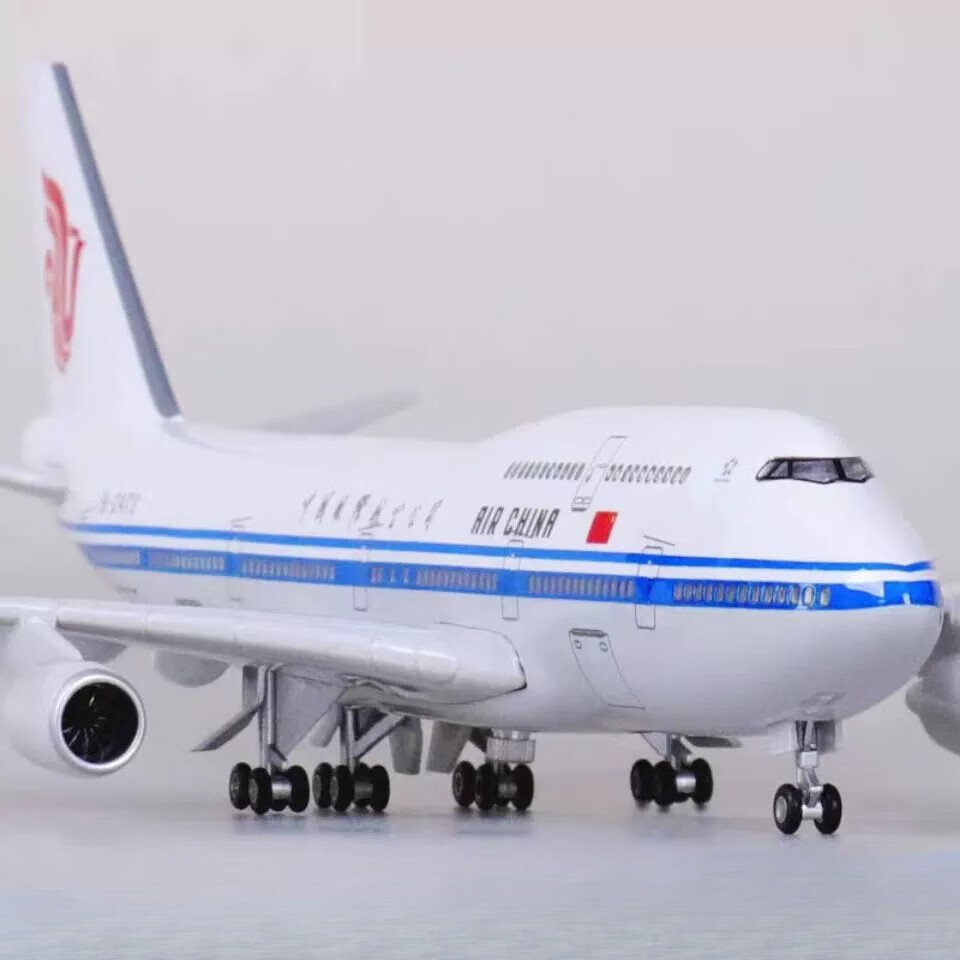 智宙中国国际航空飞机模型带起落架灯光民航客机波音747仿真合金航模 20厘米合金带起落架