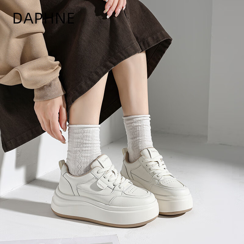 达芙妮真皮厚底小白鞋女2026春季新款增高简约板鞋轻便运动休闲鞋 米白 36