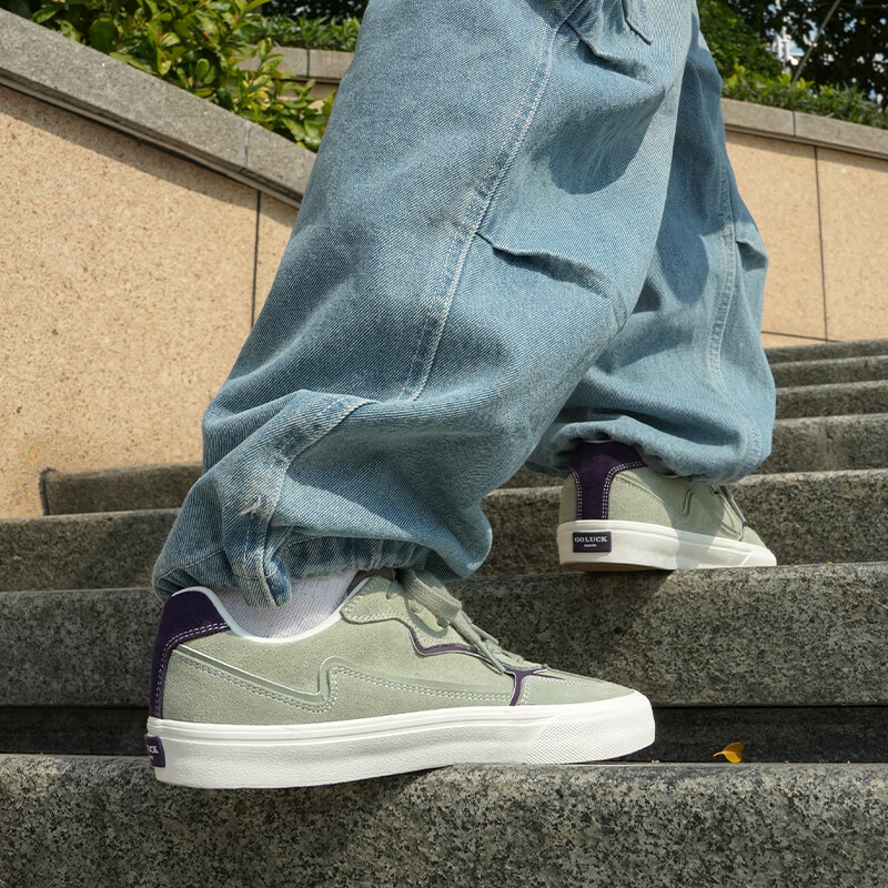 极路客新款 德训鞋二代 绿紫色男女款休闲美式运动板鞋专业滑板鞋 墨羽黑 42