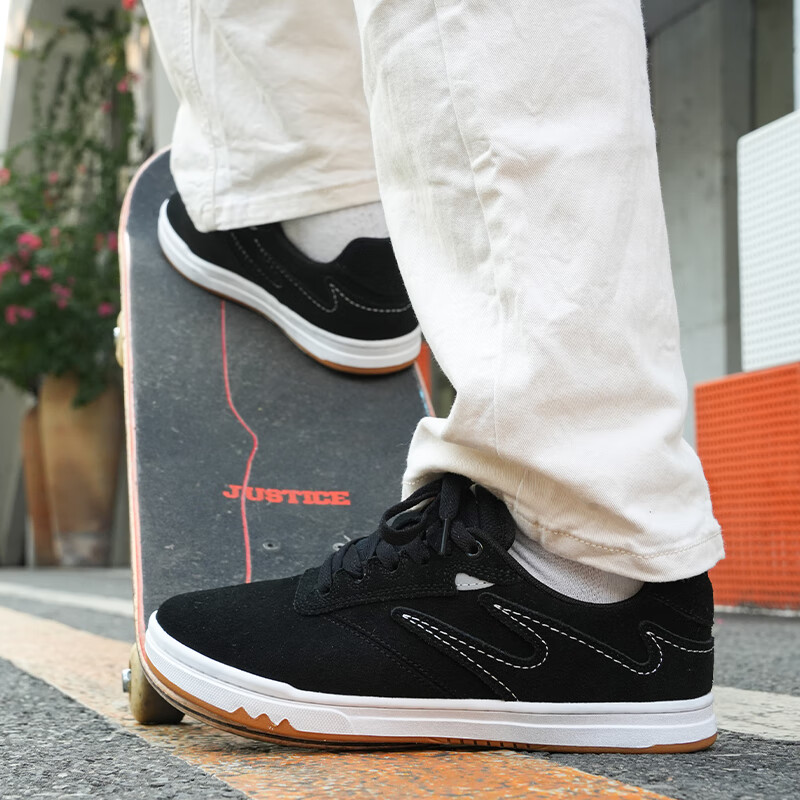 极路客 蚁系列 冷沾大底面包鞋 牛反毛皮男女低帮耐磨减震 滑板鞋 黑色 40.5