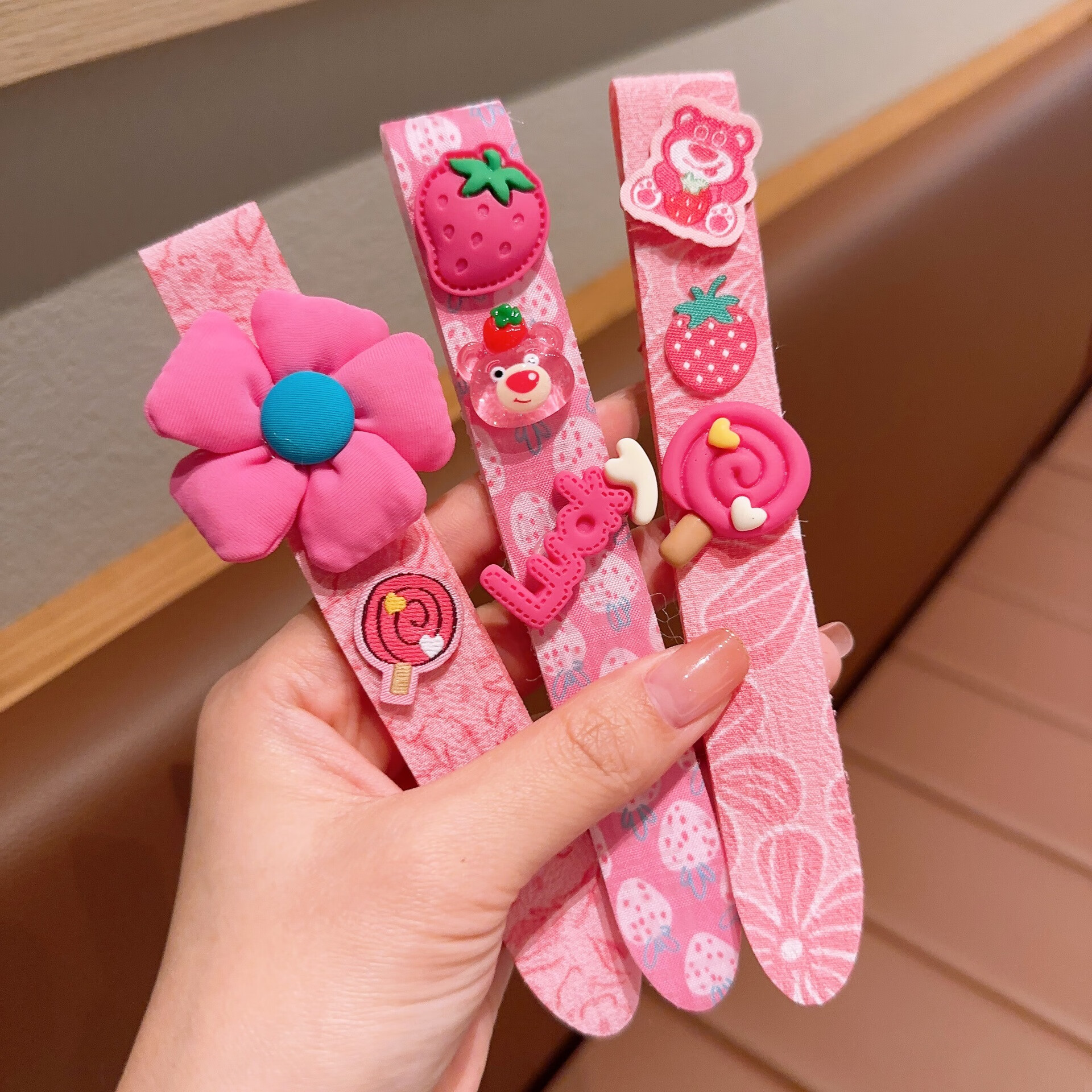 儿童魔术贴发箍碎发发夹头发发饰刘海贴女童发卡头饰发带女 A1玫红草莓熊3件套