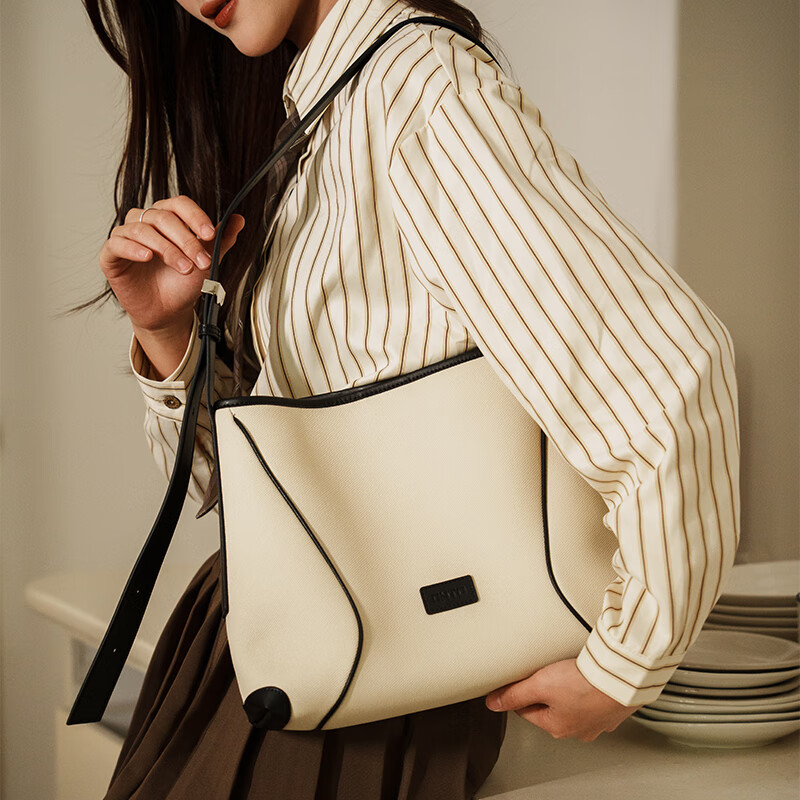 OMTO【张雅钦同款】燕麦软hobo包女大容量托特包通勤出游单肩斜挎包女 燕麦麸【小号】