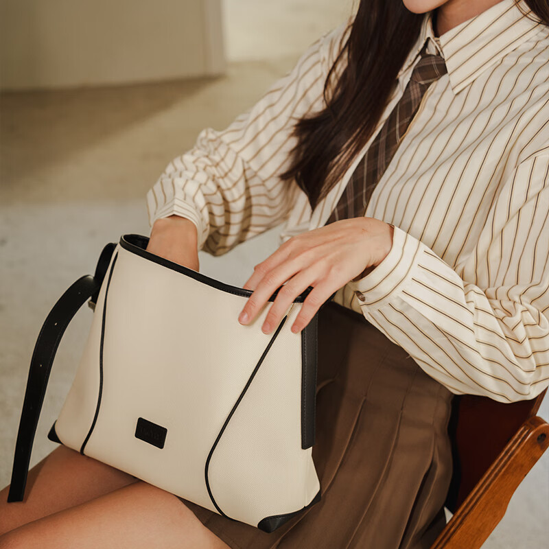 OMTO【张雅钦同款】燕麦软hobo包女大容量托特包通勤出游单肩斜挎包女 燕麦麸【小号】