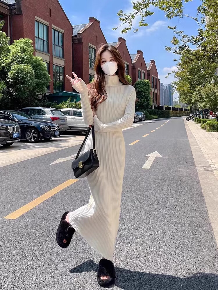 南啵丸白色针织连衣裙秋季2024年新款女装修身长袖高领毛衣长裙子