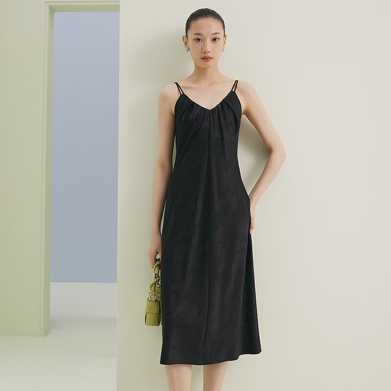 FIRSTSTATION时尚V领缎面提花度假风吊带连衣裙女25春新款4222A 黑色 L