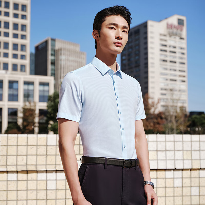 雅戈尔(YOUNGOR)夏季短袖衬衫男多组份面料凉感衬衫含桑蚕丝格纹衬衫柔软舒适2026 蓝色格纹VSZS114800HBY 42 (180/100Y)