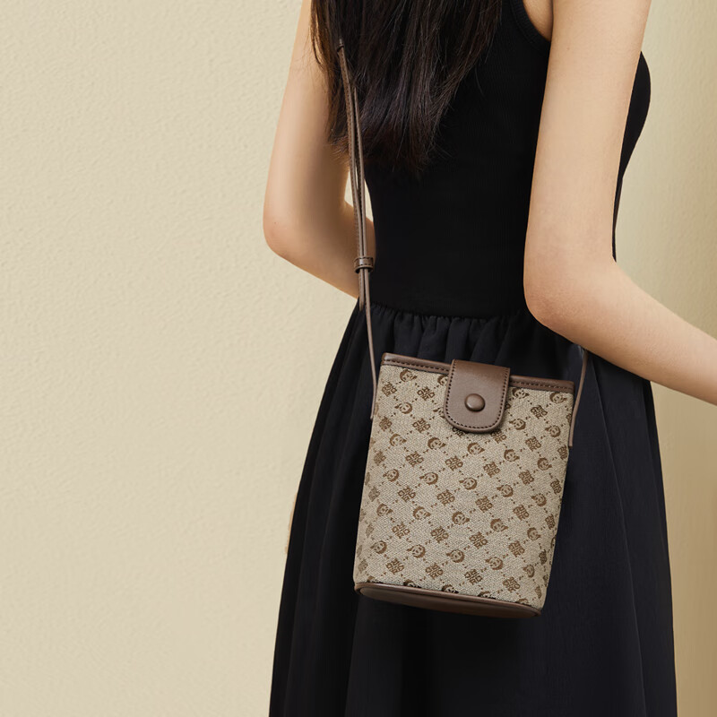 ���ڲ����������Ѱ���Ů���ֻ�б�������Ҹ�°���������߼�����ĸ�׽�Ů������ ����ɫ��֯�